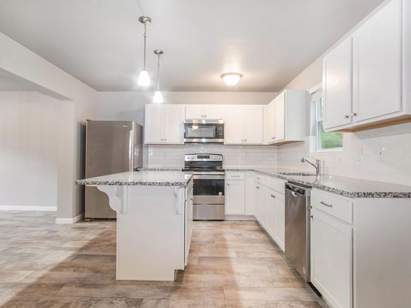 4477 Meadowlane Ct, Burton, MI 48519