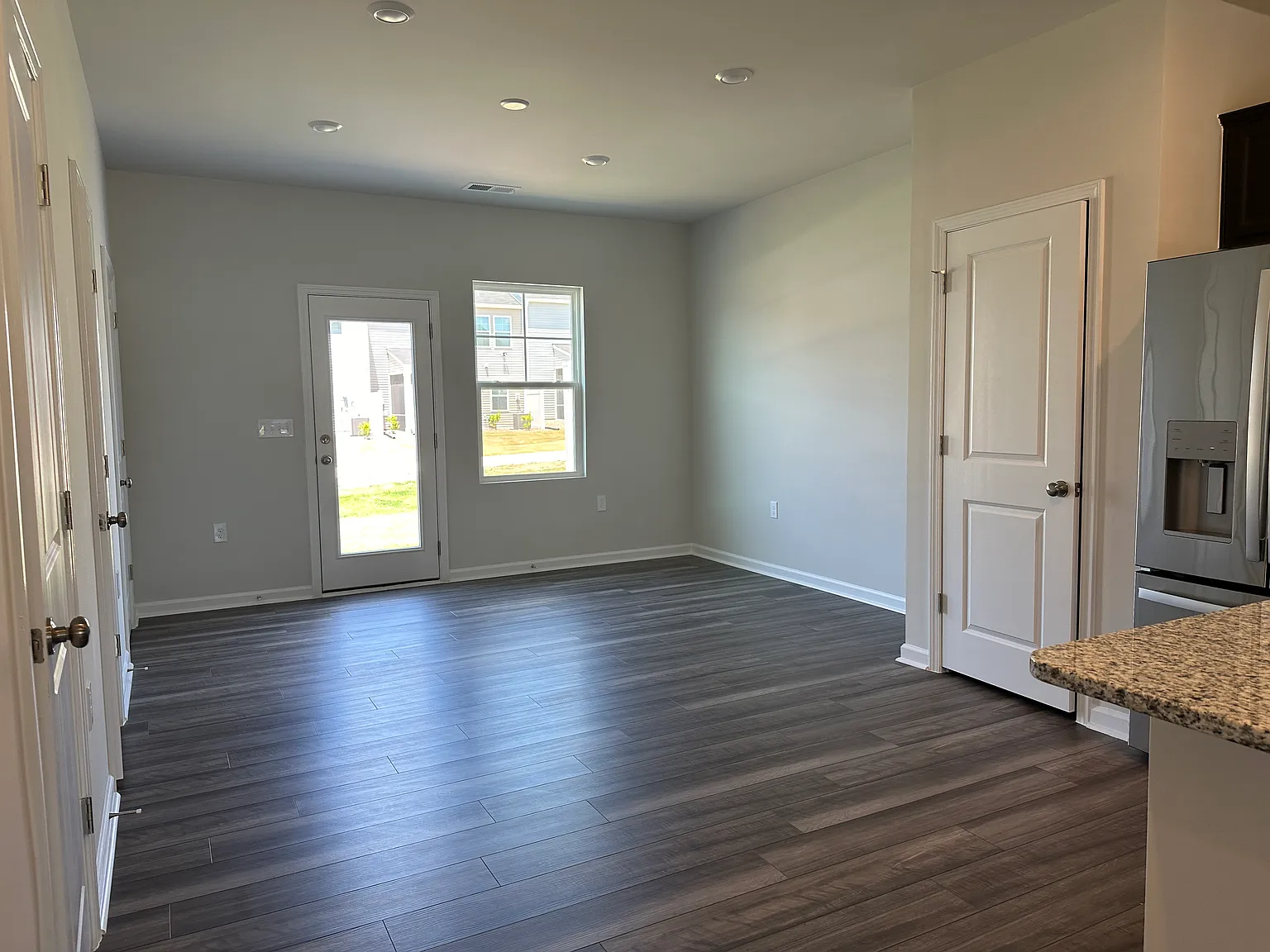 2 bed, 2.5 bath, 1370 sqft, $1,695 — Photo 3