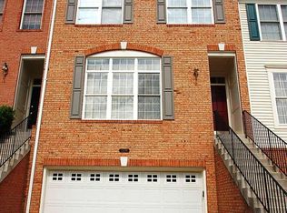 25244 McIntyre Sq, Chantilly, VA 20152