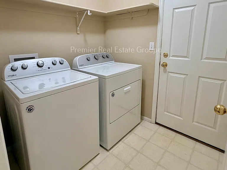 5831 Instone Cir — Photo 15
