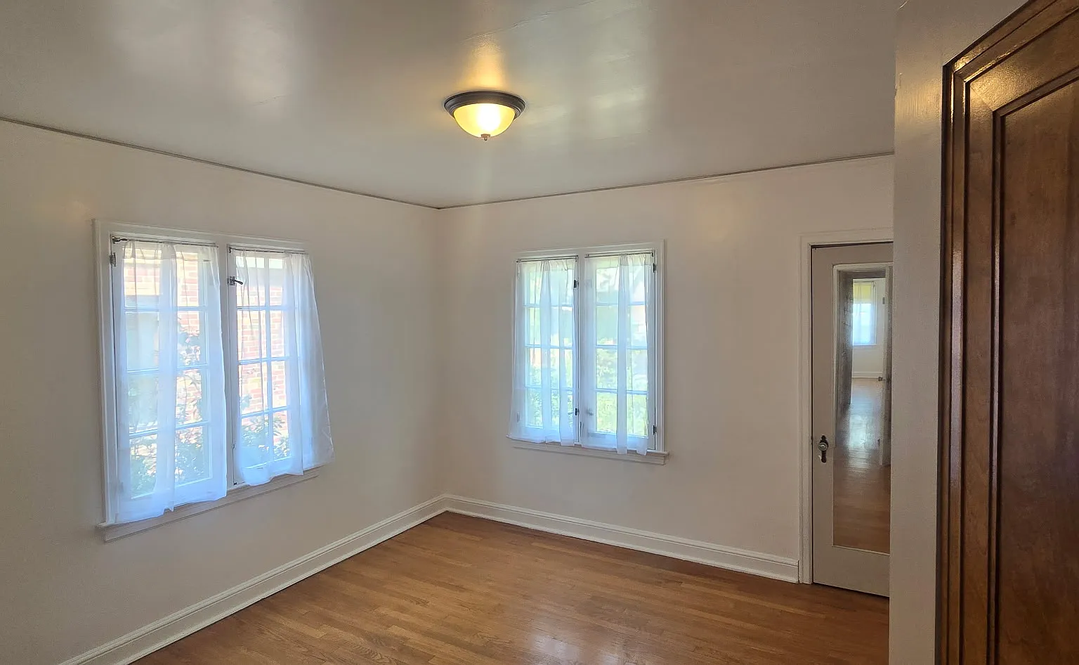 2 bed, 1100 sqft, $2,600 — Photo 4
