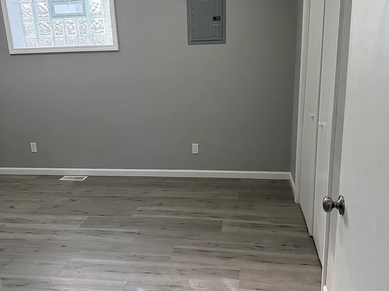 438 N Park Ave #12 — Photo 4