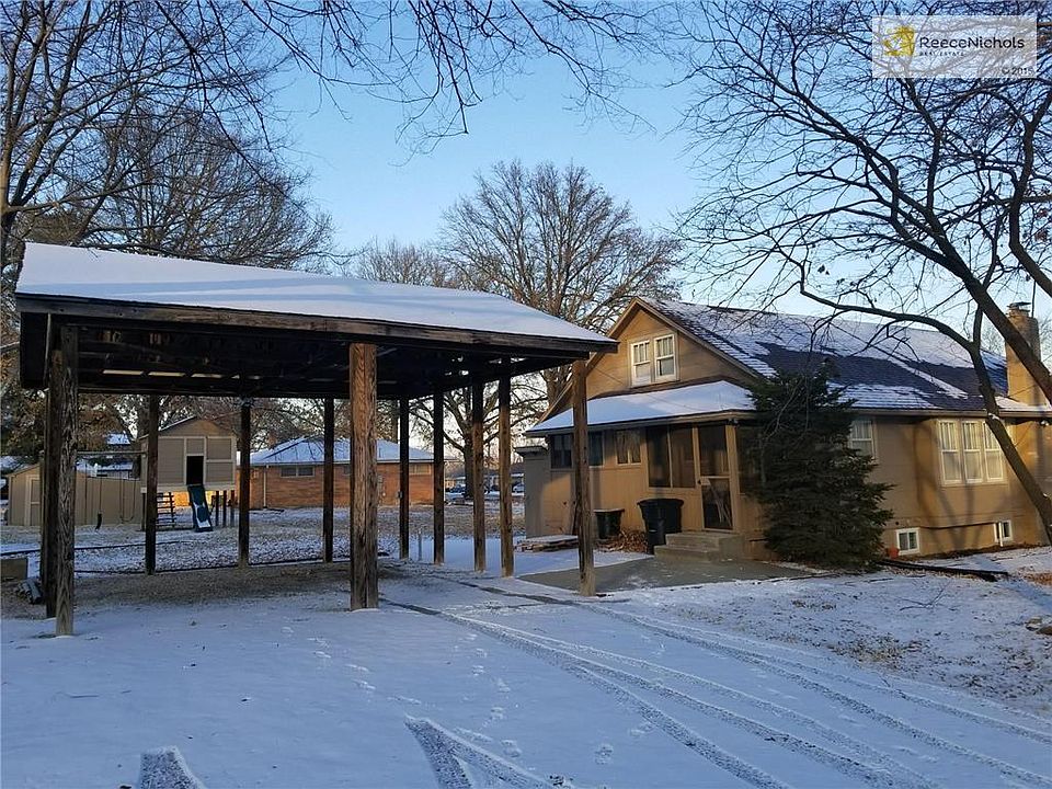 Great bungalow on corner lot. Carport has high ceilings, floodlights, electrical ran to finish as garage