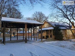 1824 S Lees Summit Rd, Independence, MO 64050