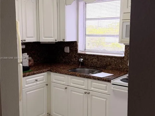 5100 W Flagler St APT 204, Miami, FL 33134