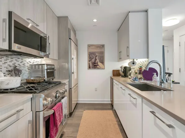 1200 Avenue At Port Imperial image 4 of 20