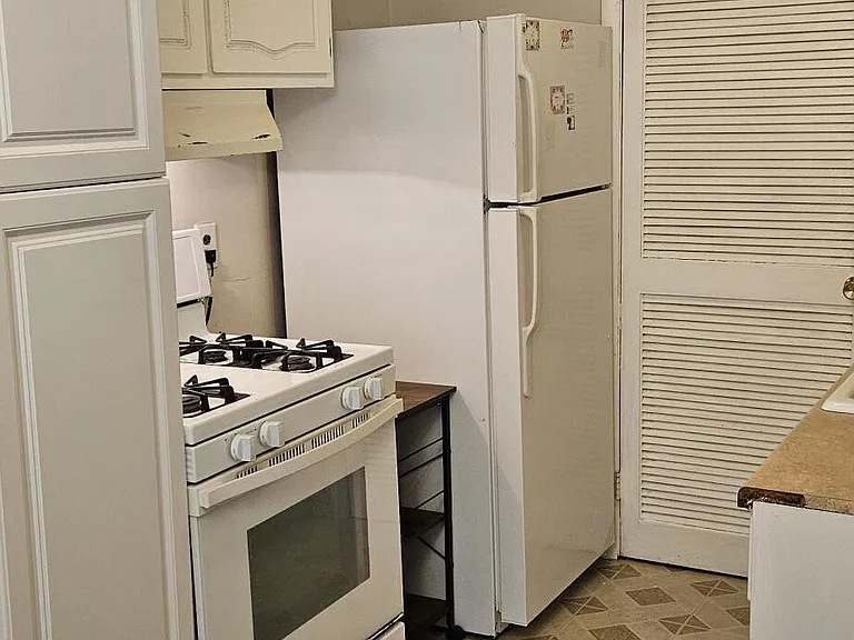 20016 Village Green Ct — Photo 6
