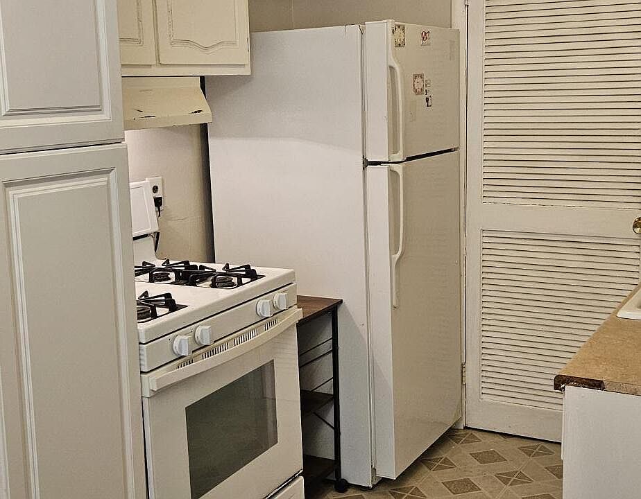 20016 Village Green Ct #1025, photo 2