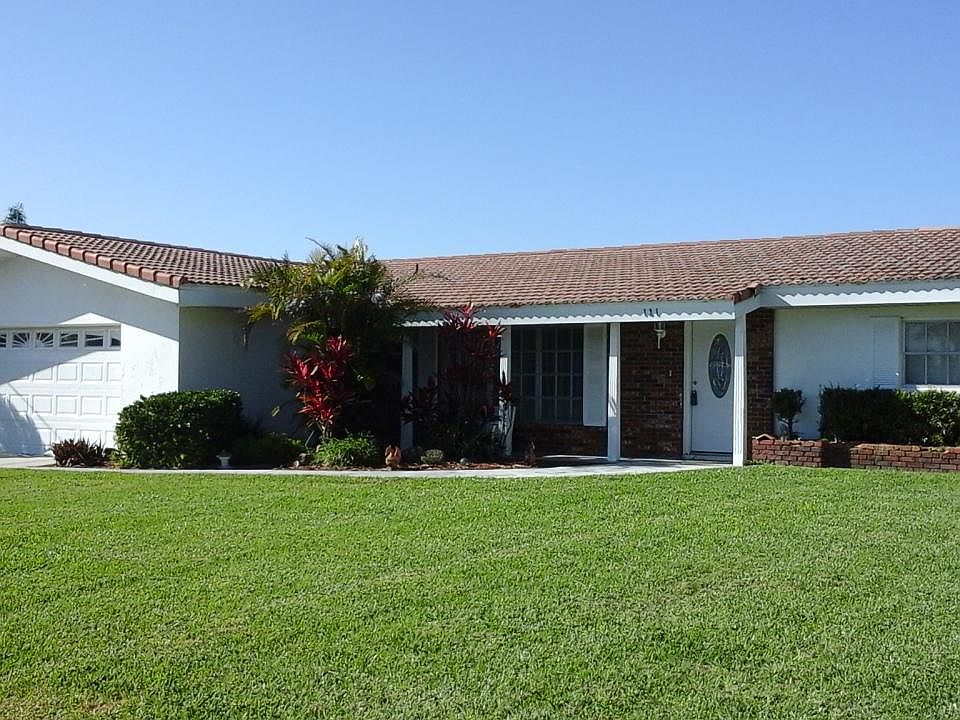 1st image of 121 Bahama Blvd