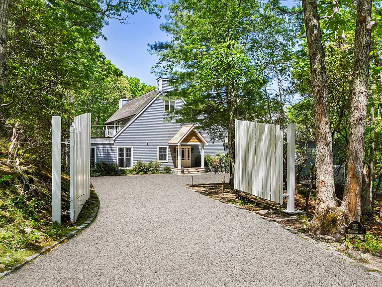 139 Northside Dr — Photo 2