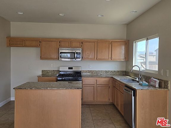 4th image of 13431 Alcott St