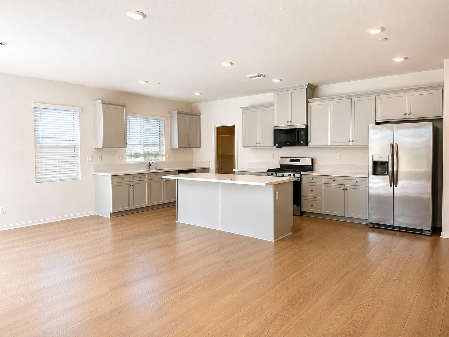 4 bed, 2106 sqft, $3,500 — Photo 3