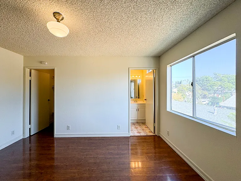 4554 Russell Ave #2 — Photo 19