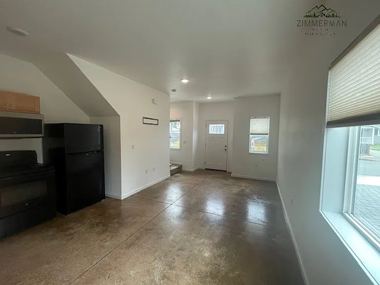 443 S 43rd St — Photo 8