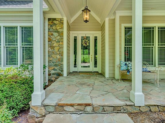 4th image of 235 Waverly Ln
