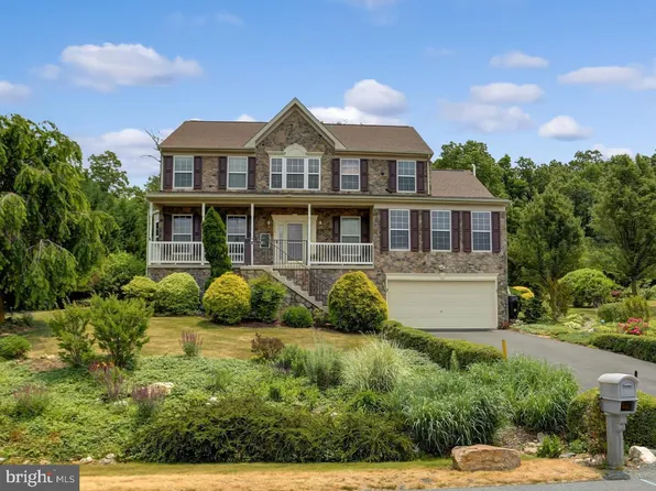14114 Red Victoria Ct, Waynesboro, PA 17268