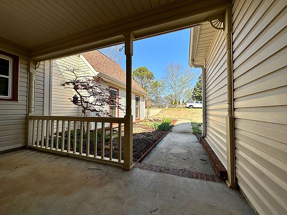 2nd image of 141 Victoria Dr