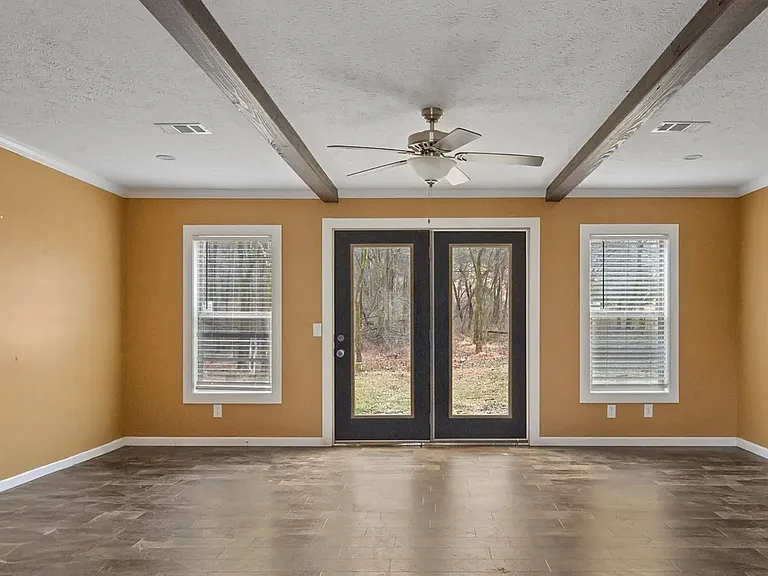 1189 Chicken Creek Rd — Photo 4
