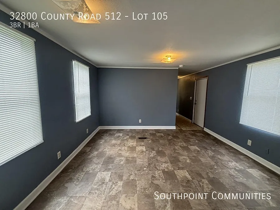 3 bed, 896 sqft, $800 — Photo 2