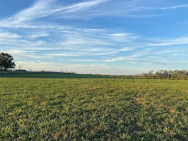 2nd image of 0 E Maple Leaf Rd