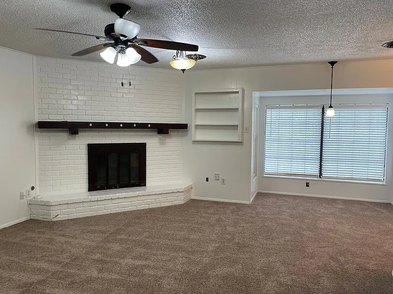 5025 Loch Lomond Dr — Photo 4