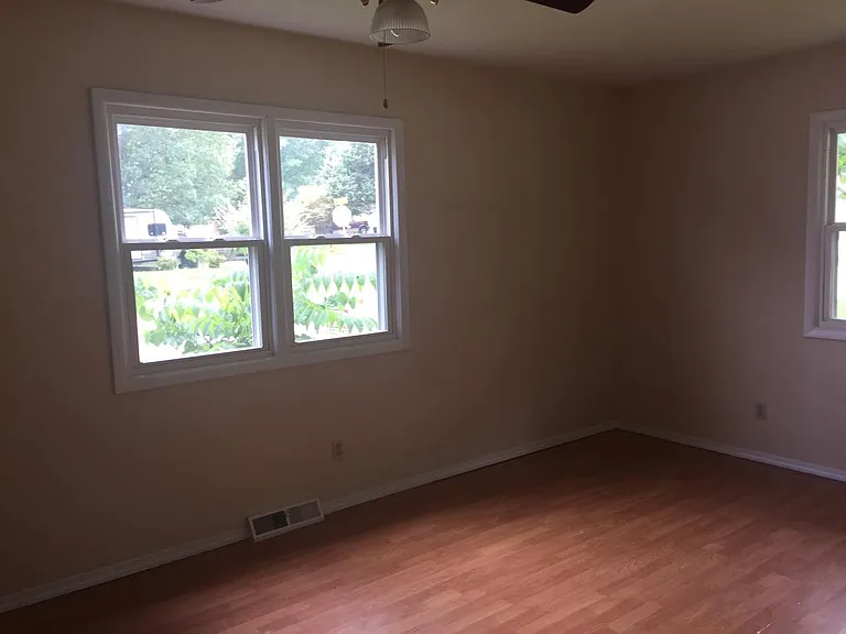 1162 S Bruce Ave — Photo 4