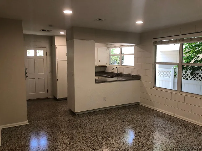 817 Hayden Ln — Photo 4