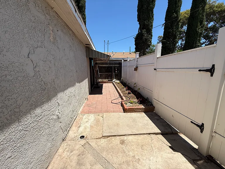 4285 1/2 Mobley Ave — Photo 29