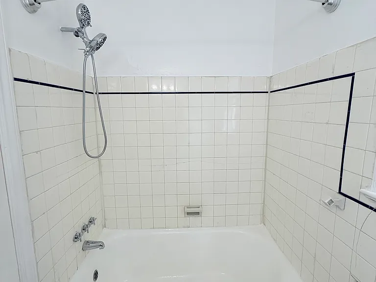 4034 Calvert St NW #5 — Photo 18