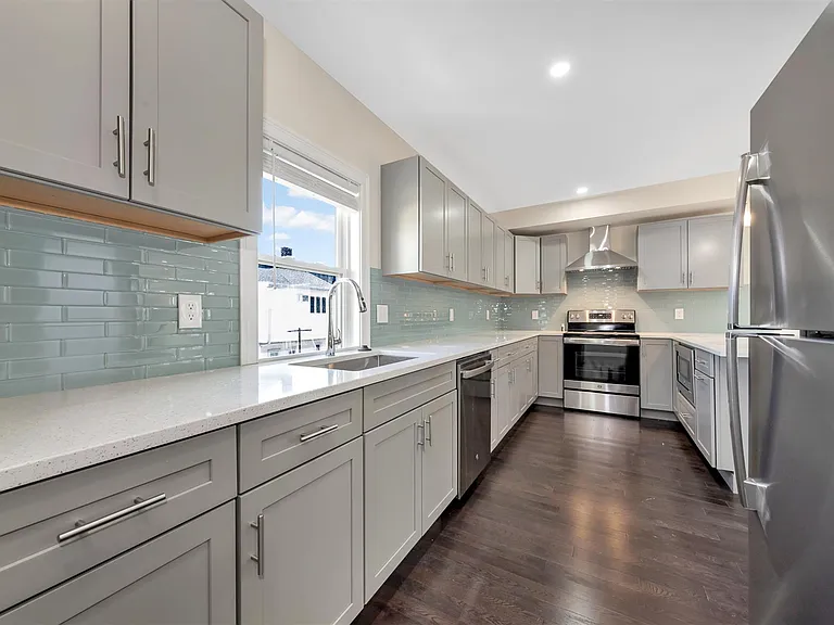 45 Wright Ave — Photo 15