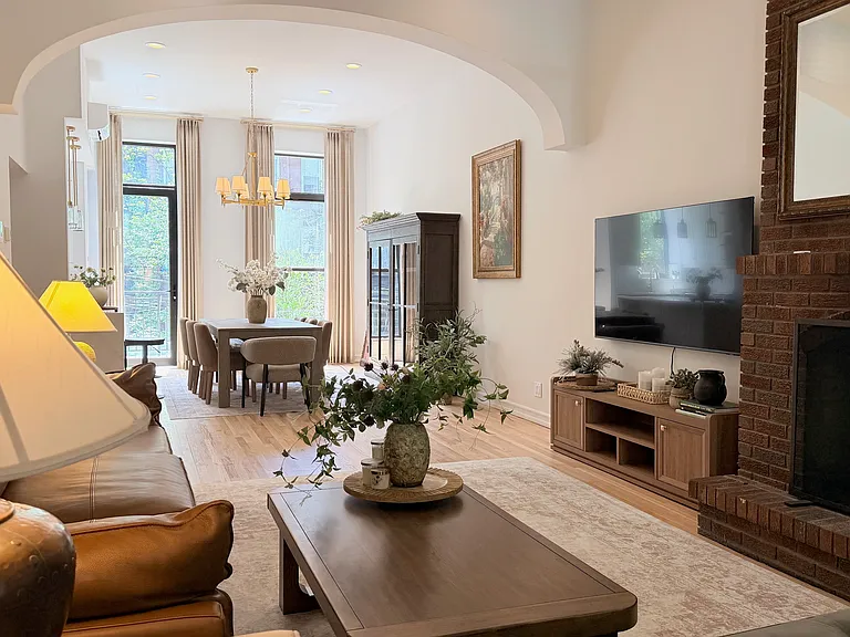 118 Kent St #1 — Photo 3