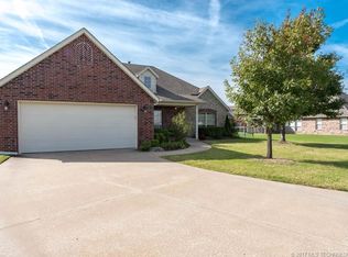 1929 W Woodbury St N, Broken Arrow, OK 74012