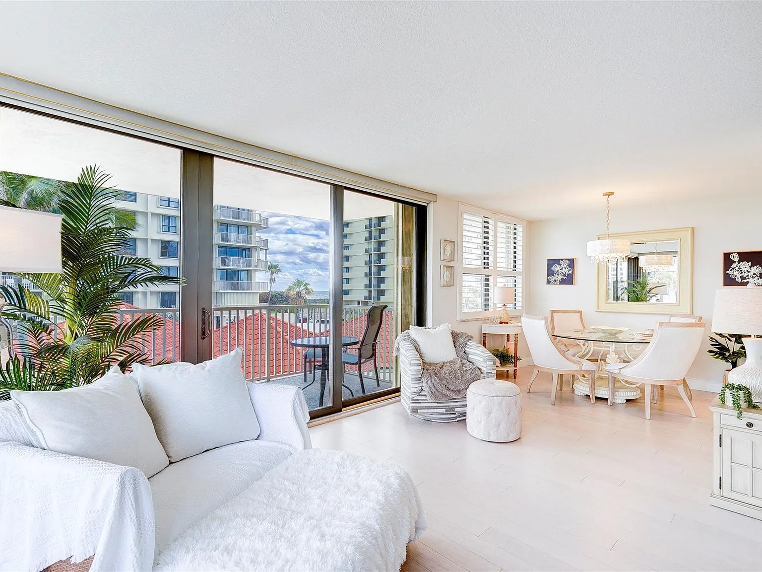 2 bed, 2.0 bath, 1330 sqft, $4,750 — Photo 2
