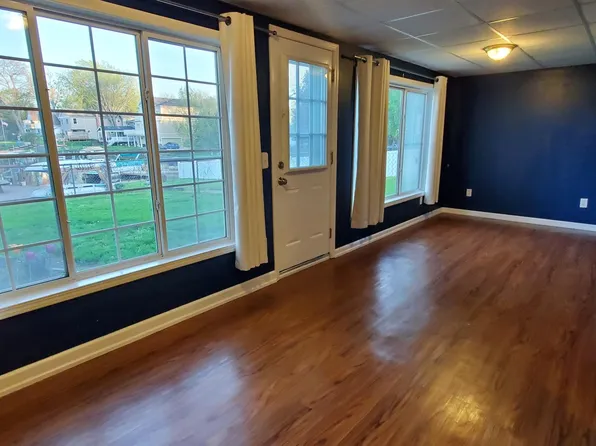 1349 Beach Dr, Lake Orion, MI 48360