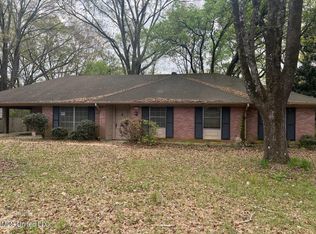 655 Reddoch Dr, Jackson, MS 39211