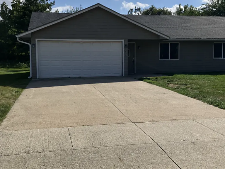 3 Bedroom Home for rent in Des Moines, IA — Photo 9