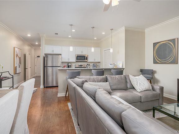 3rd image of 511 11th St Unit 103