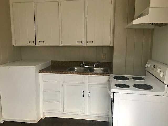 2nd image of 1705 Harrill St