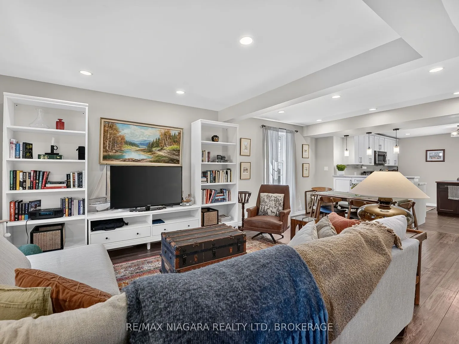 2 bed, $2,350 — Photo 4