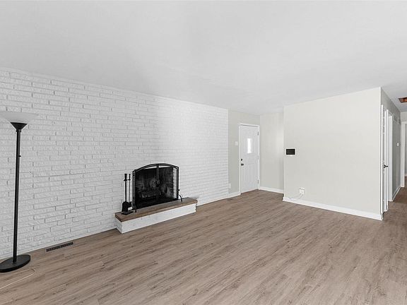 2nd image of 850 Gonzaga Ln