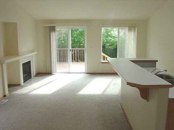 Large vaulted family rm