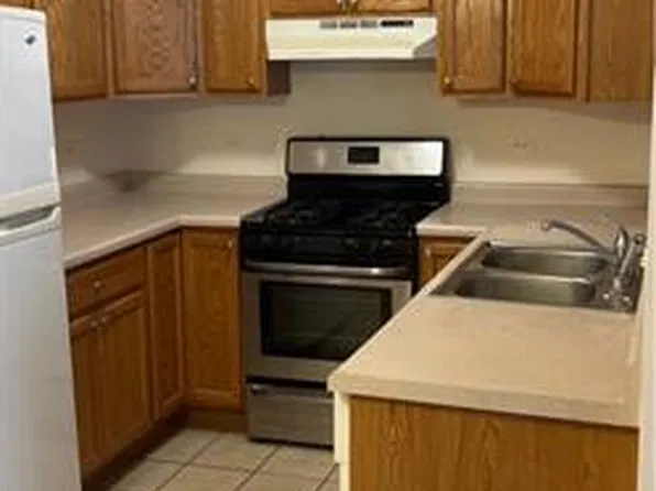 1335 Rock Run Dr, Crest Hill, IL 60403
