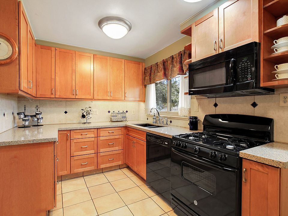 Slab granite countertops!