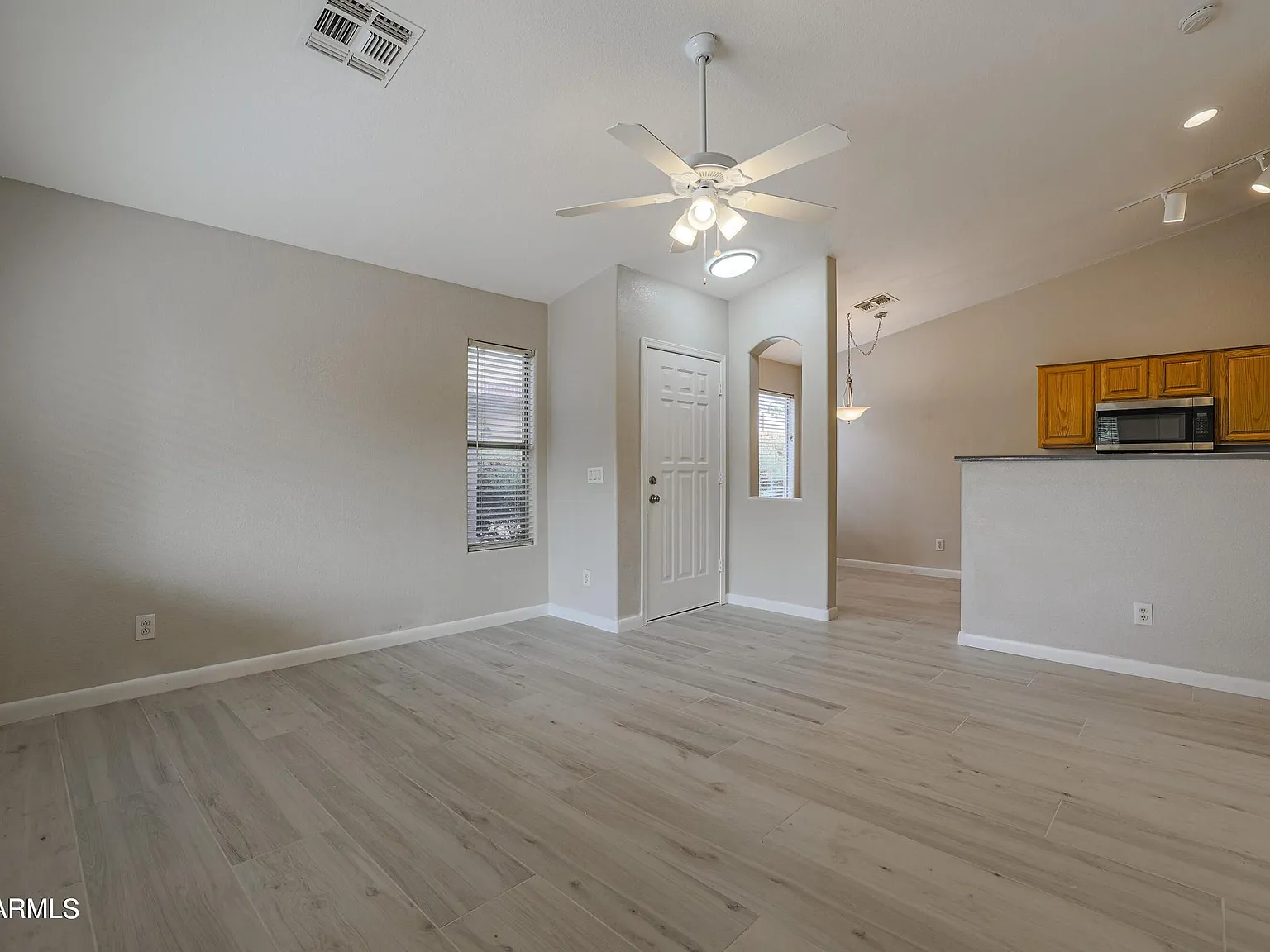 3 bed, 1309 sqft, $2,100 — Photo 3