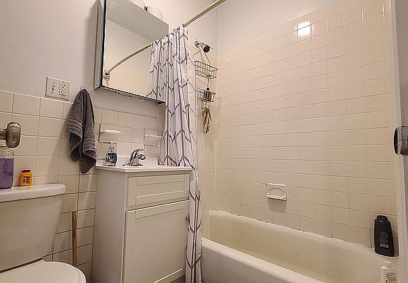 4th image of 1711 2nd Ave #5R