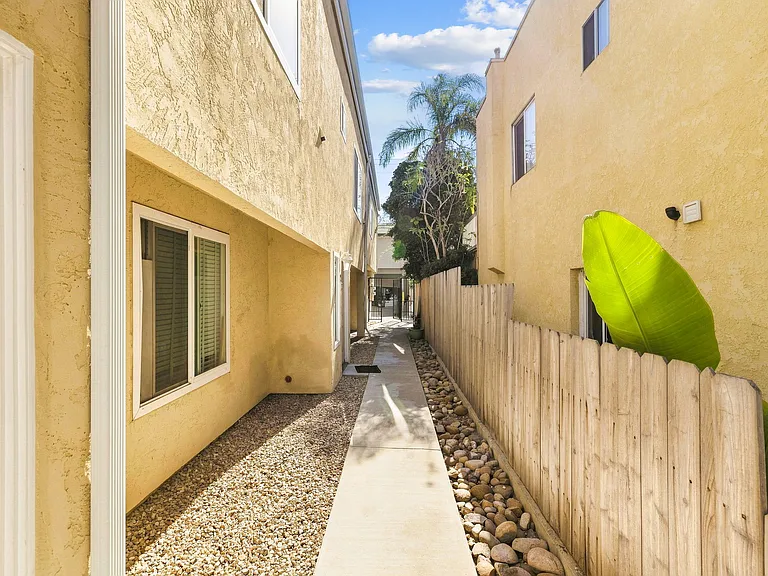 3843 Riviera Dr #3 — Photo 25