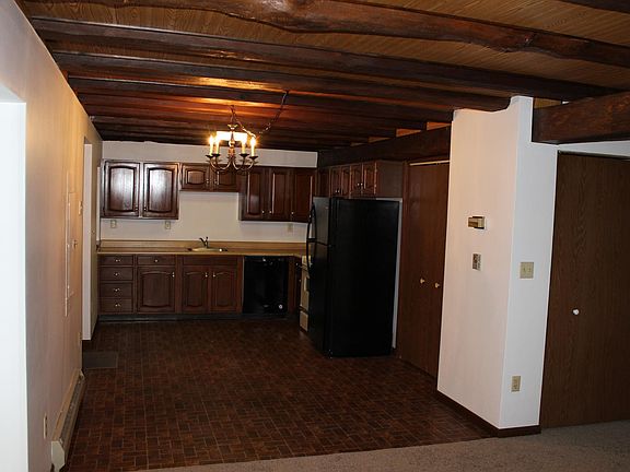 Kitchen & dining area