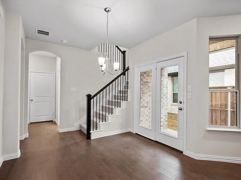 2036 Almassera Dr — Photo 3