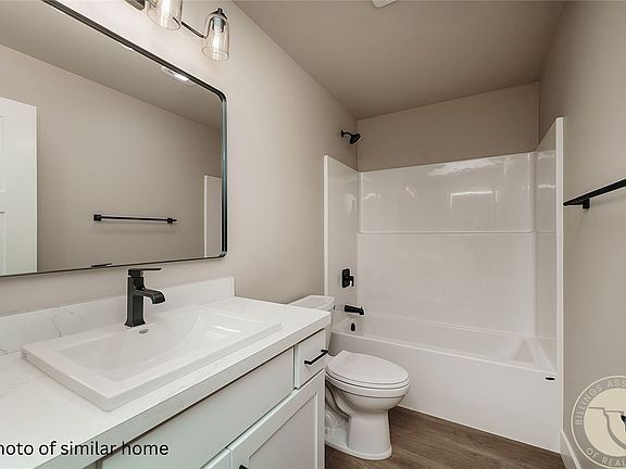5th image of 2273 Modera Ave