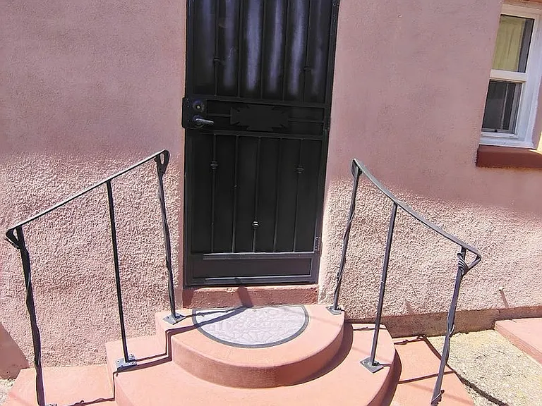 2568 E Seneca St — Photo 27